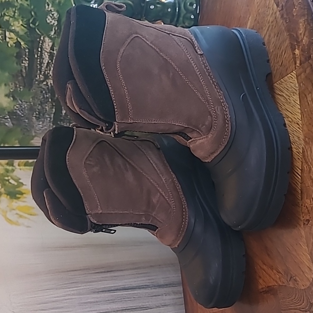 3M Thinsulate Men 7 Weather resistant insulated Genuine Leather zipper boots